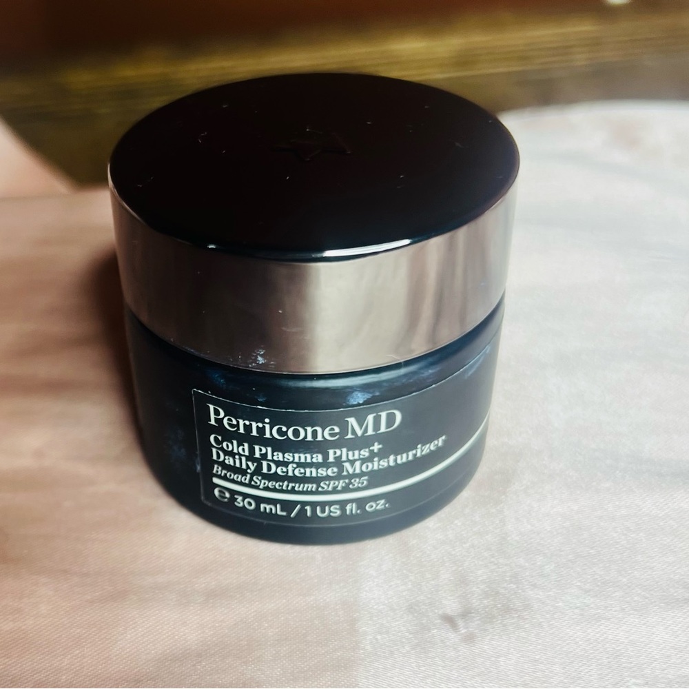 Perricone MD Cold Plasma Plus+ Jar in Black and Silver